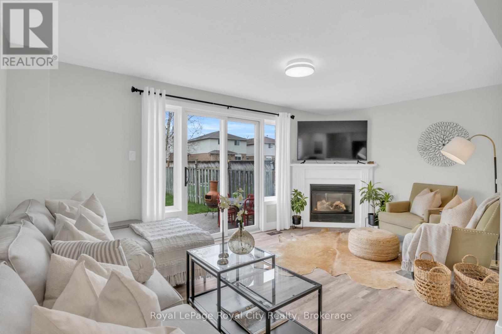 












155 STEPHANIE DRIVE

,
Guelph (Willow West/Sugarbush/West Acres),




Ontario
N1K1X7

