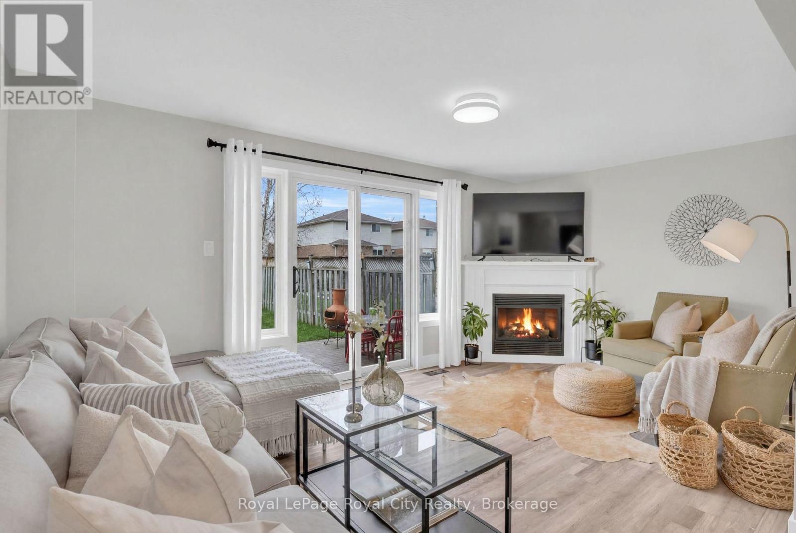 












155 STEPHANIE DRIVE

,
Guelph (Willow West/Sugarbush/West Acres),




Ontario
N1K1X7


