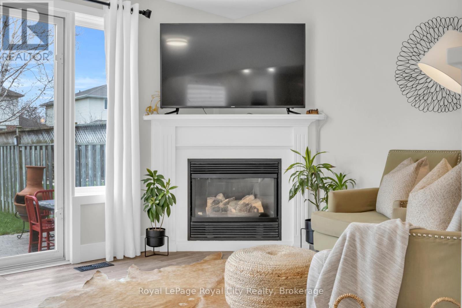 












155 STEPHANIE DRIVE

,
Guelph (Willow West/Sugarbush/West Acres),




Ontario
N1K1X7

