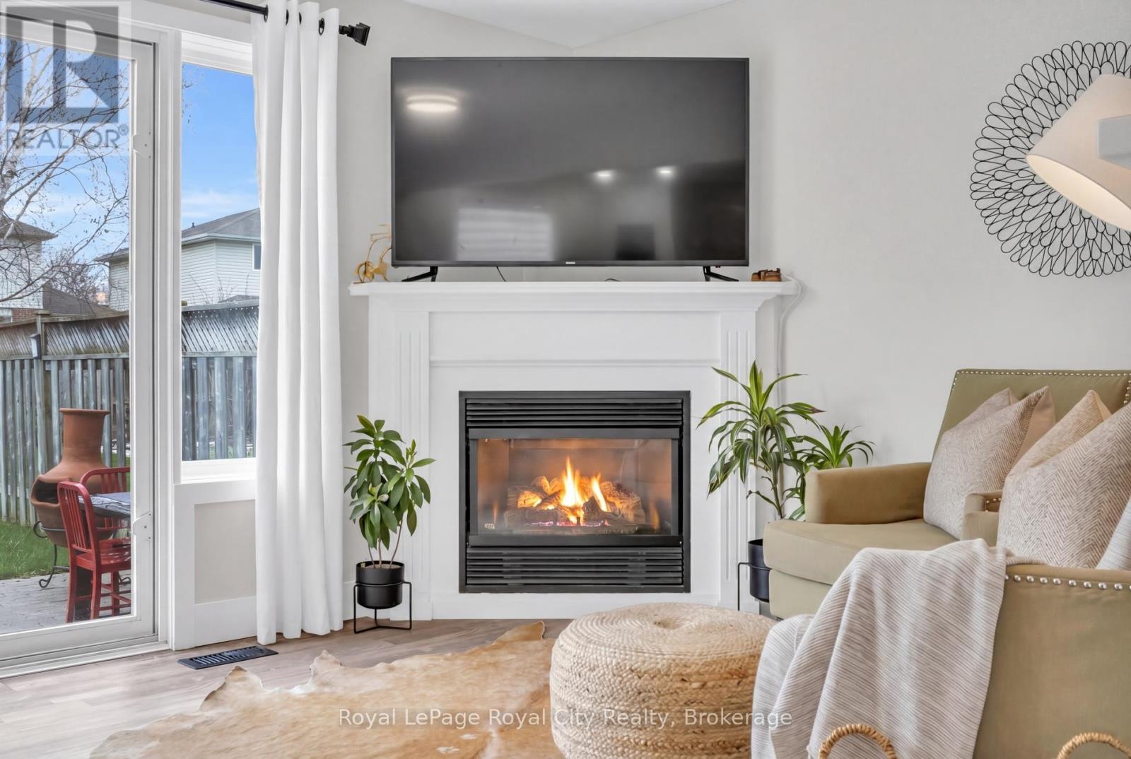 












155 STEPHANIE DRIVE

,
Guelph (Willow West/Sugarbush/West Acres),




Ontario
N1K1X7

