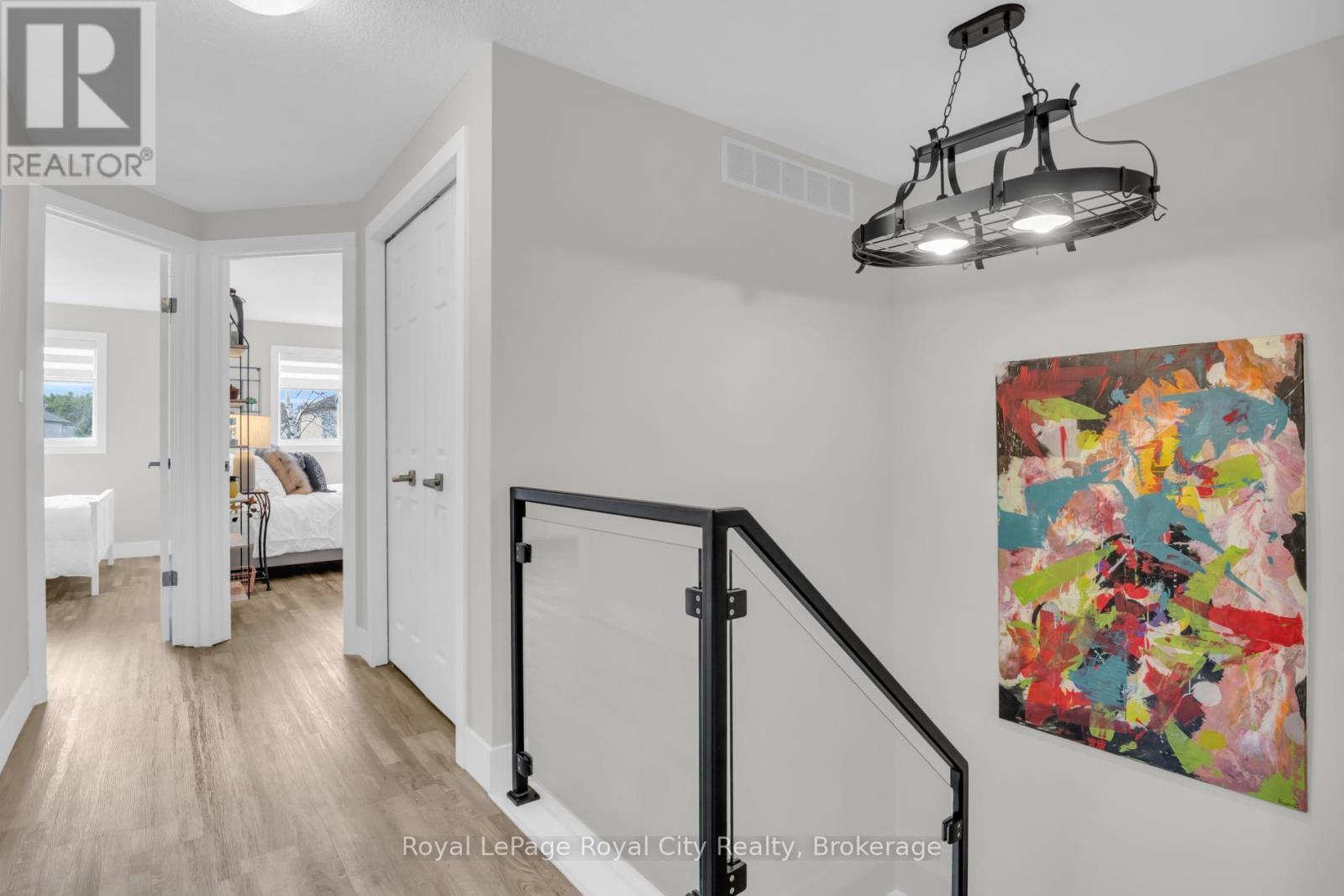 












155 STEPHANIE DRIVE

,
Guelph (Willow West/Sugarbush/West Acres),




Ontario
N1K1X7

