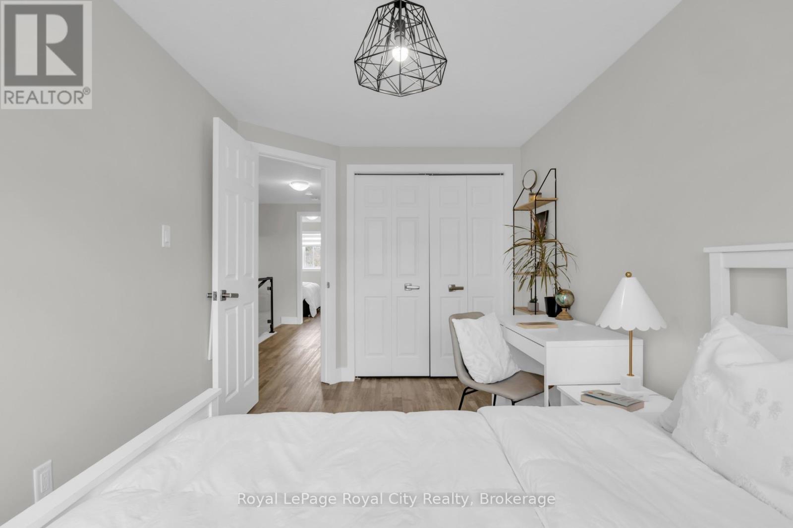 












155 STEPHANIE DRIVE

,
Guelph (Willow West/Sugarbush/West Acres),




Ontario
N1K1X7

