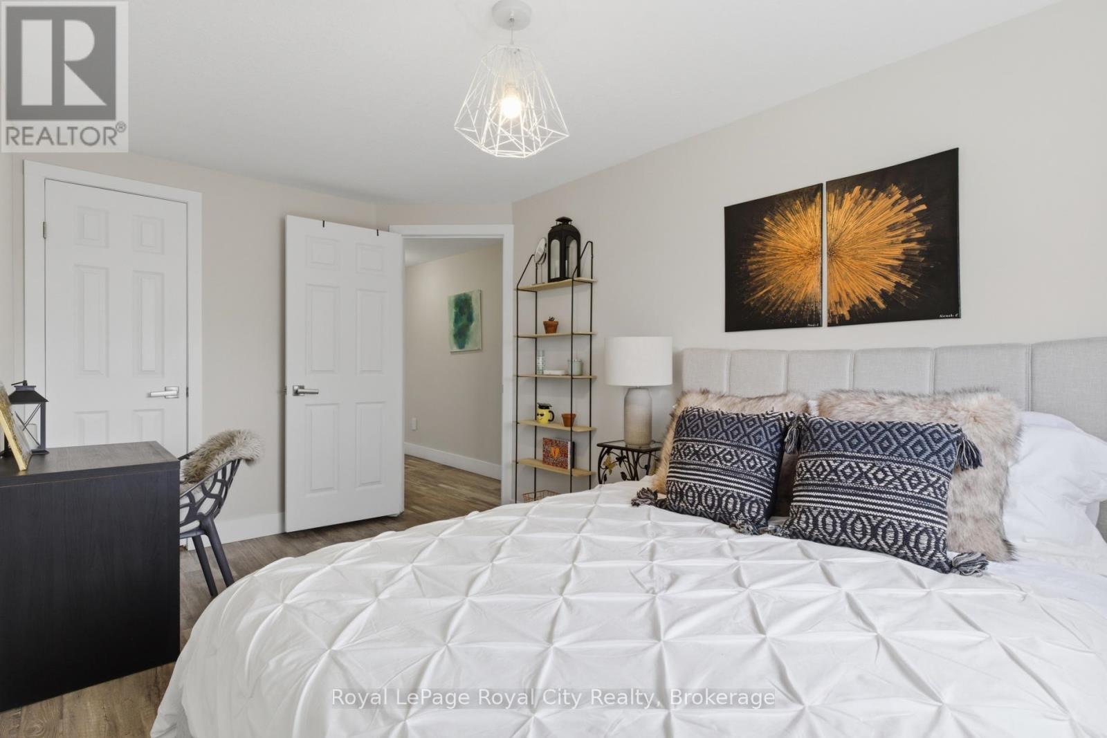 












155 STEPHANIE DRIVE

,
Guelph (Willow West/Sugarbush/West Acres),




Ontario
N1K1X7

