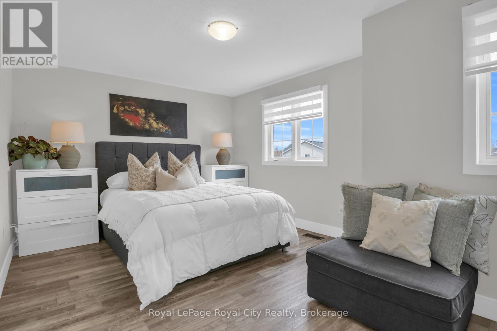 












155 STEPHANIE DRIVE

,
Guelph (Willow West/Sugarbush/West Acres),




Ontario
N1K1X7

