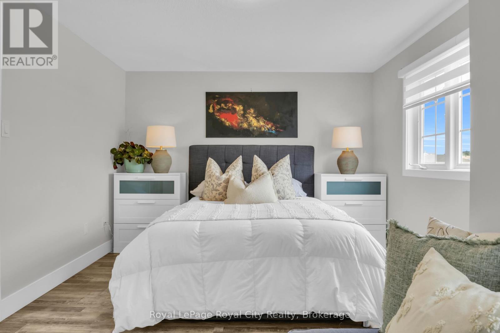 












155 STEPHANIE DRIVE

,
Guelph (Willow West/Sugarbush/West Acres),




Ontario
N1K1X7


