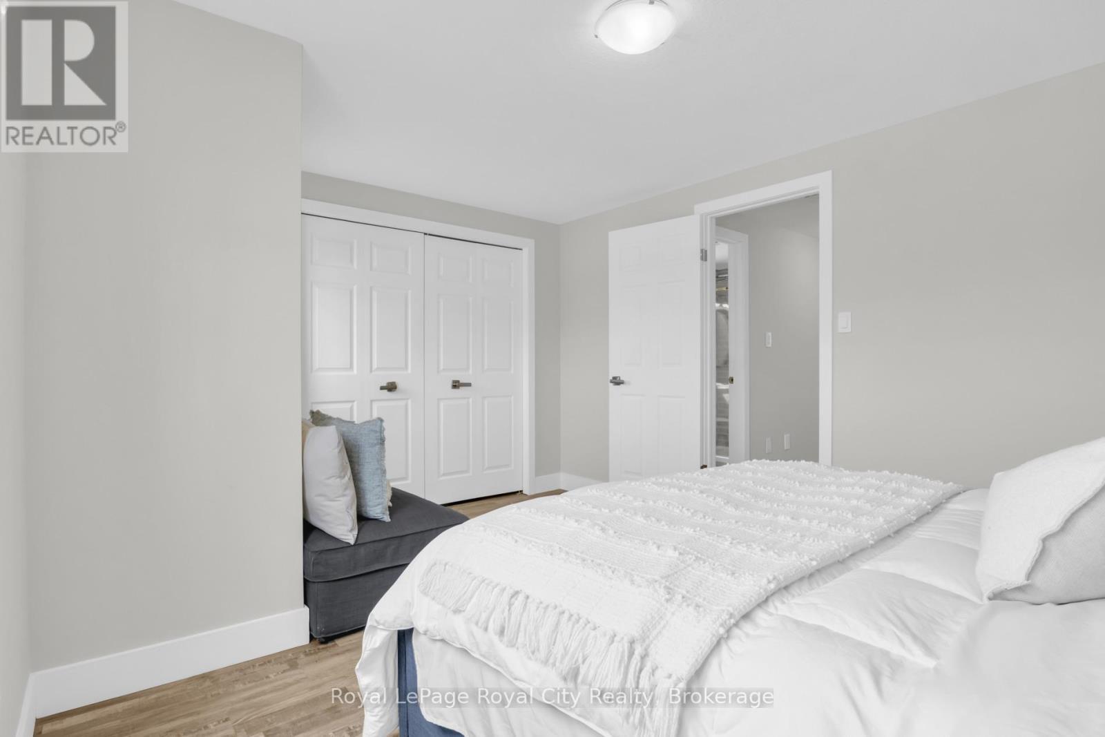 












155 STEPHANIE DRIVE

,
Guelph (Willow West/Sugarbush/West Acres),




Ontario
N1K1X7


