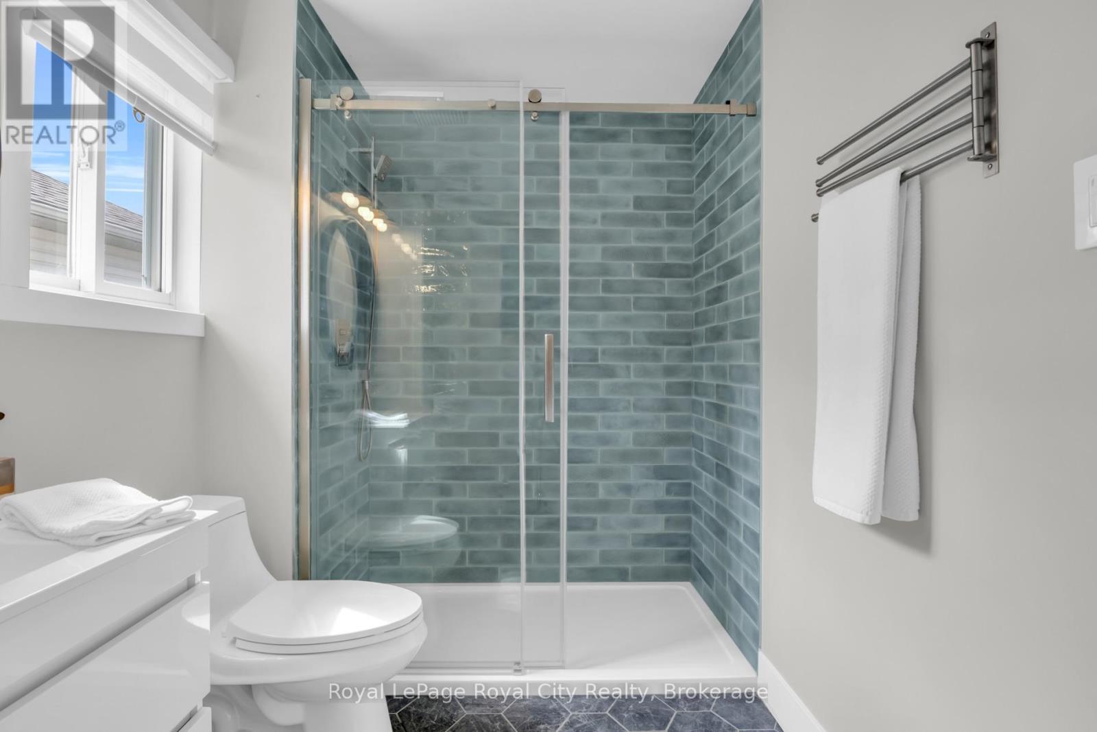












155 STEPHANIE DRIVE

,
Guelph (Willow West/Sugarbush/West Acres),




Ontario
N1K1X7

