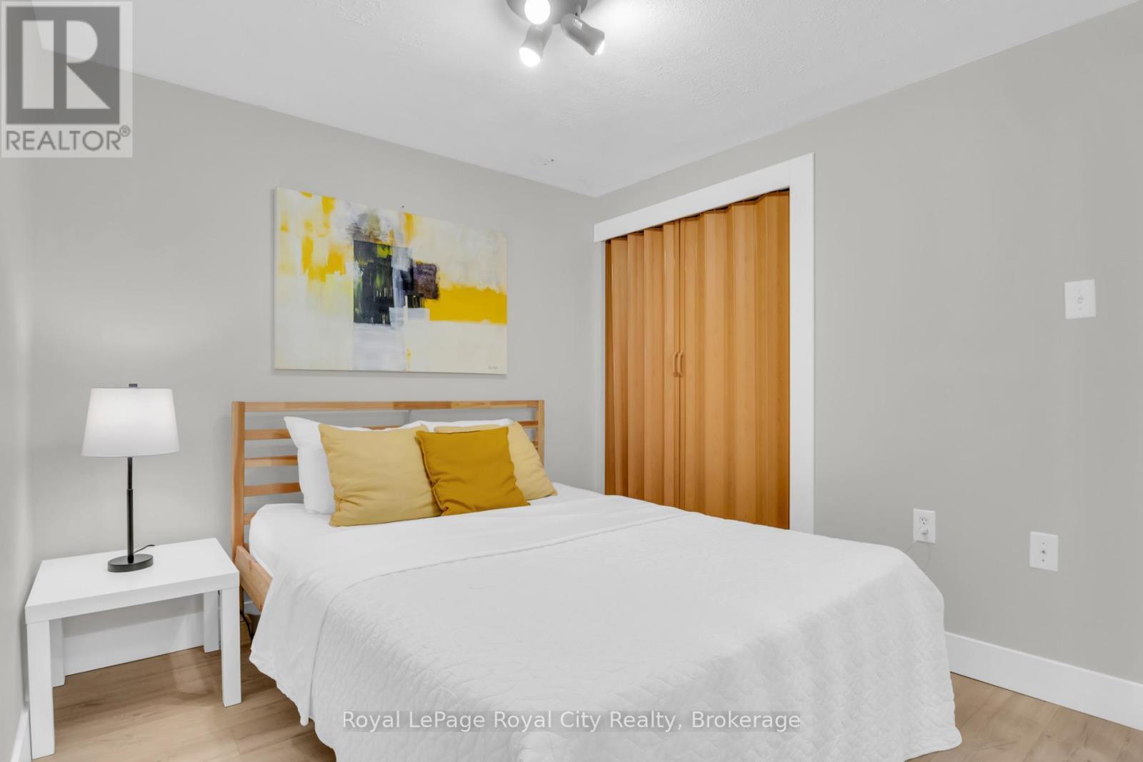 












155 STEPHANIE DRIVE

,
Guelph (Willow West/Sugarbush/West Acres),




Ontario
N1K1X7


