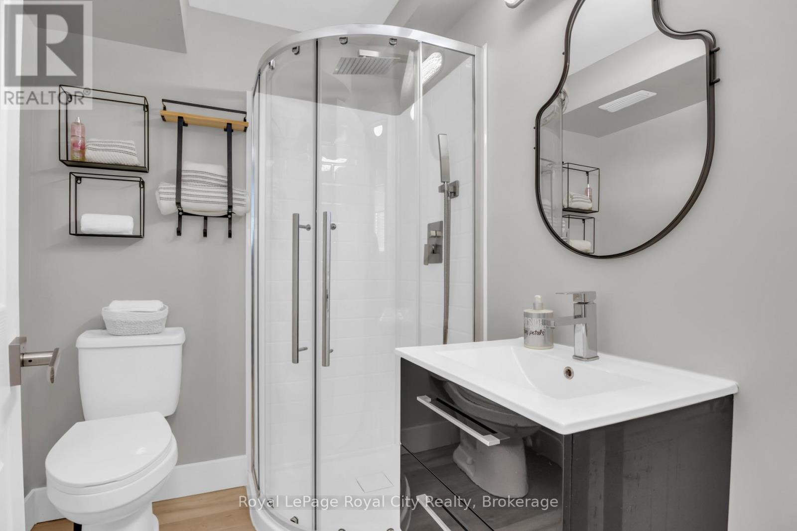 












155 STEPHANIE DRIVE

,
Guelph (Willow West/Sugarbush/West Acres),




Ontario
N1K1X7

