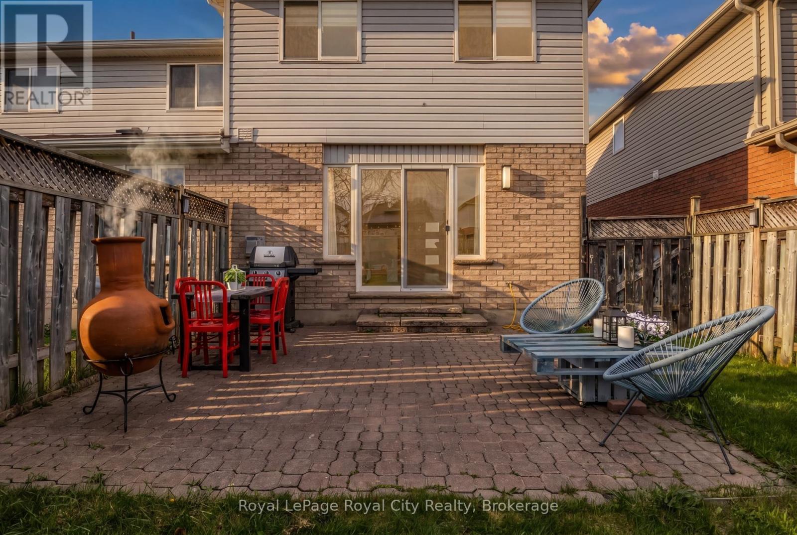 












155 STEPHANIE DRIVE

,
Guelph (Willow West/Sugarbush/West Acres),




Ontario
N1K1X7

