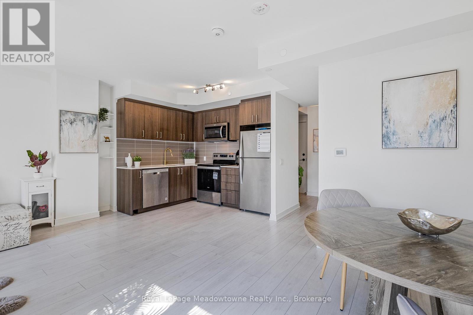 












TH 107 - 8010 DERRY ROAD

,
Milton (CO Coates),




Ontario
L9T2X5

