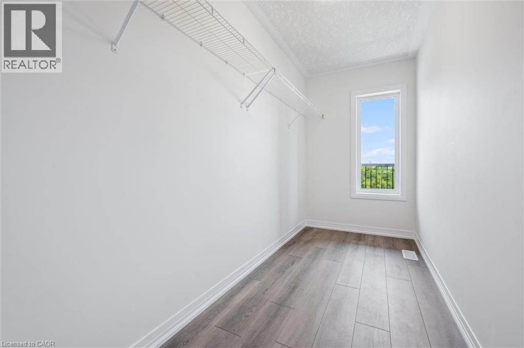 












23 BENNINGER Drive

,
Kitchener,




Ontario
N2E0K4

