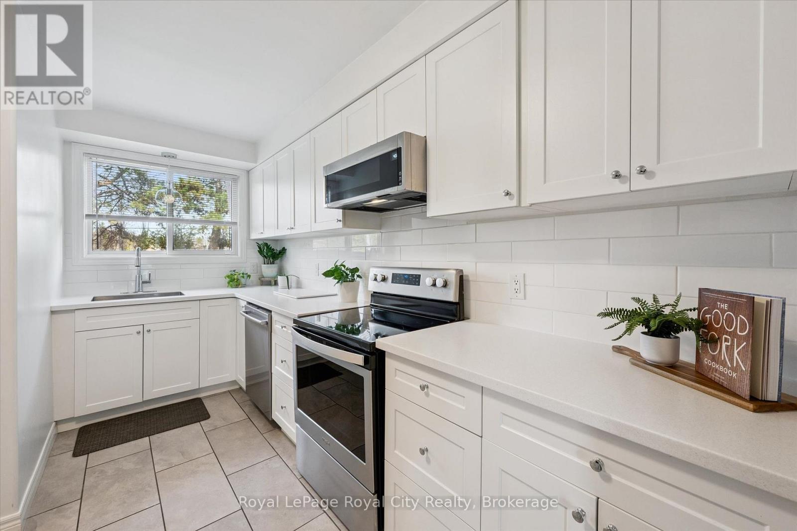 












23 - 41 RHONDA ROAD

,
Guelph (Willow West/Sugarbush/West Acres),




Ontario
N1H6H1


