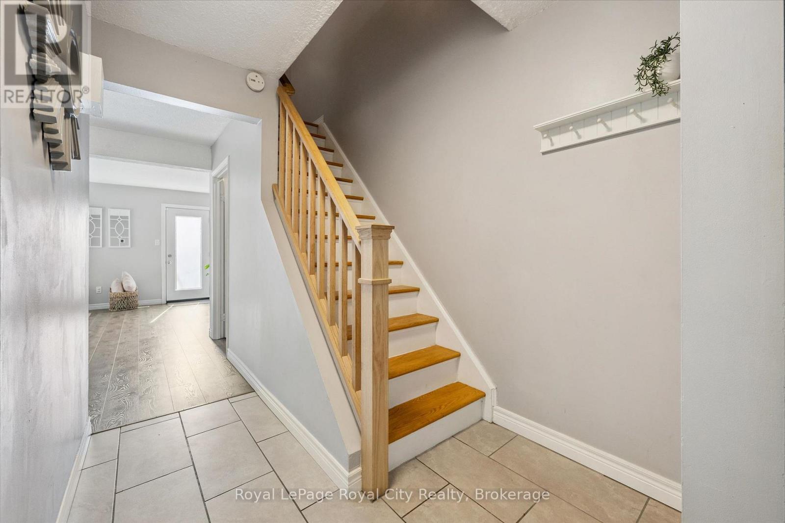 












23 - 41 RHONDA ROAD

,
Guelph (Willow West/Sugarbush/West Acres),




Ontario
N1H6H1

