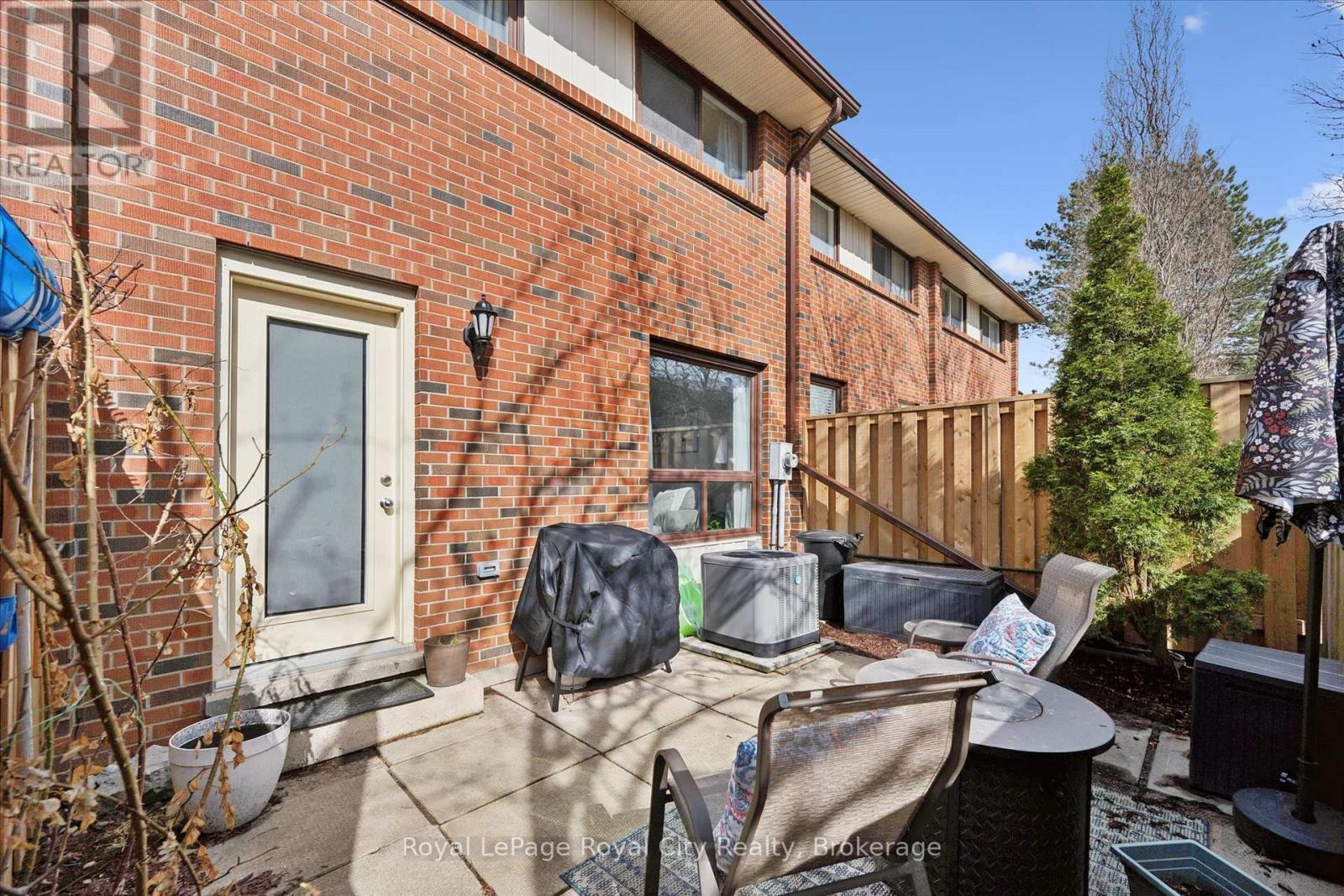 












23 - 41 RHONDA ROAD

,
Guelph (Willow West/Sugarbush/West Acres),




Ontario
N1H6H1

