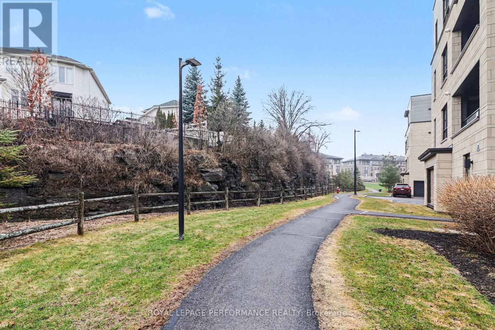 












403 - 120 MONTBLANC PRIVATE

,
Ottawa,




Ontario
K1C0B1

