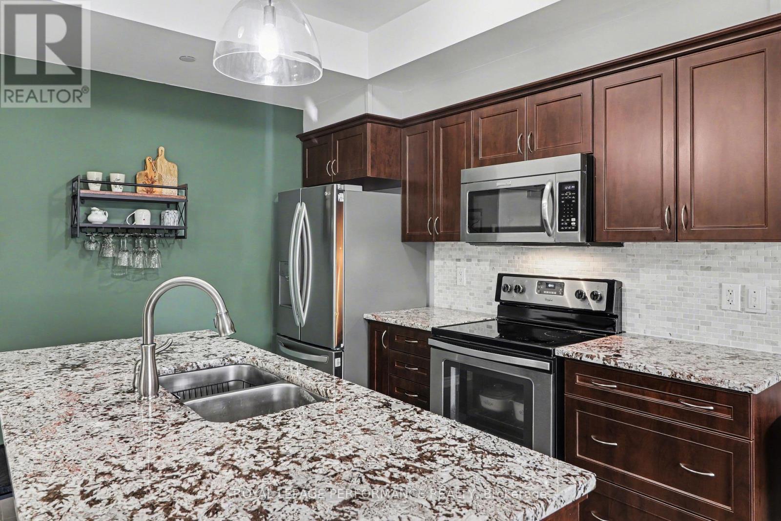 












403 - 120 MONTBLANC PRIVATE

,
Ottawa,




Ontario
K1C0B1


