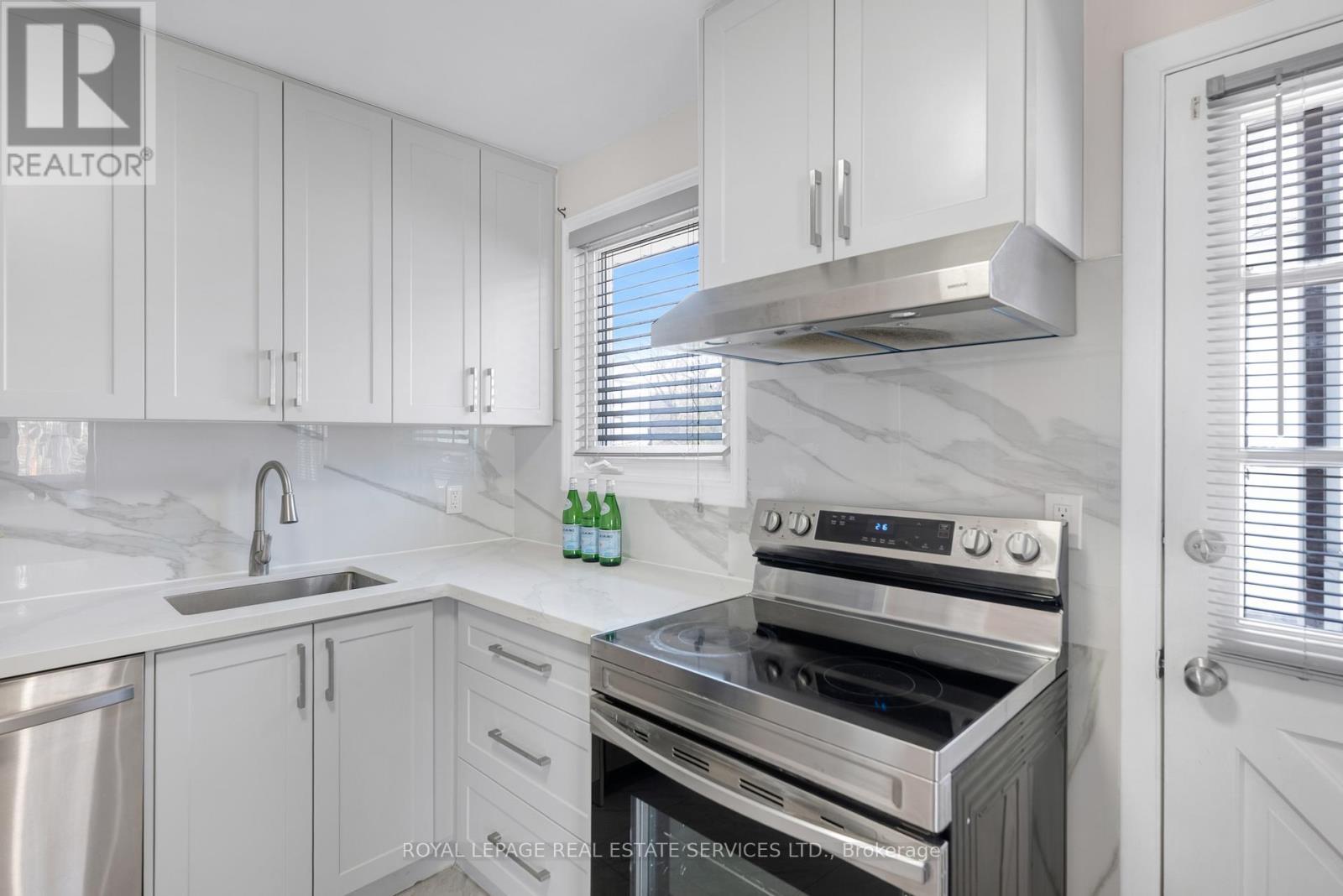 












1038 ALEXANDRA AVENUE

,
Mississauga,




Ontario
L5E1Z8

