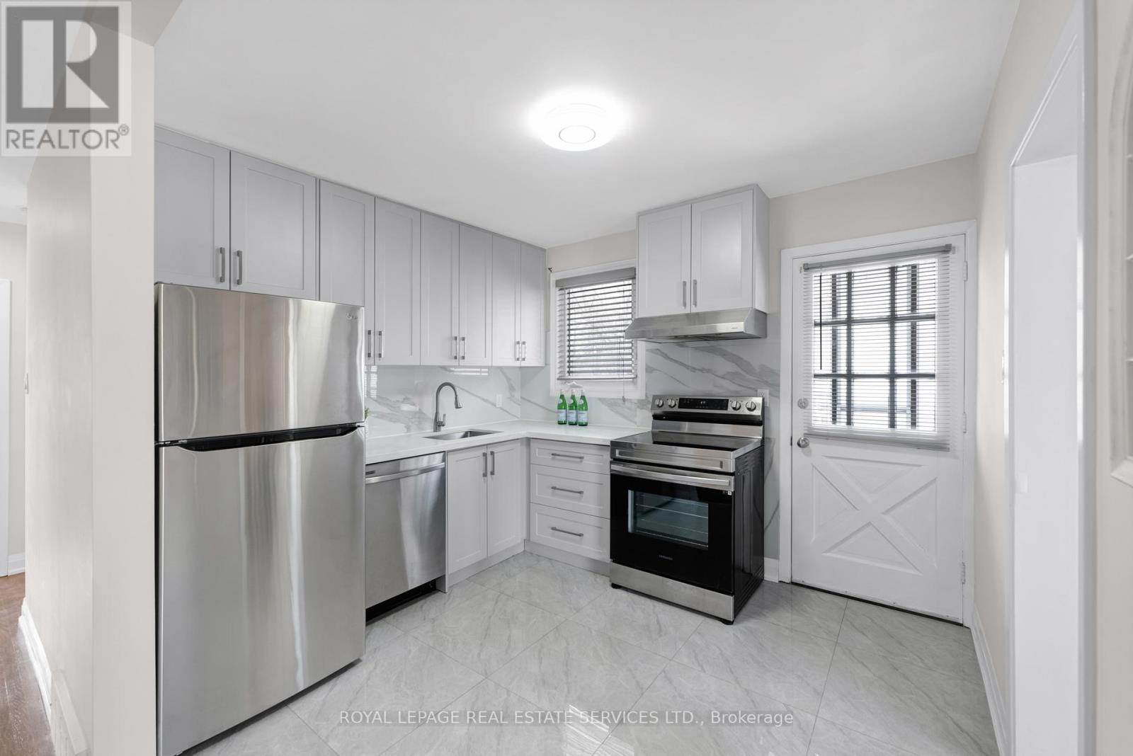 












1038 ALEXANDRA AVENUE

,
Mississauga,




Ontario
L5E1Z8

