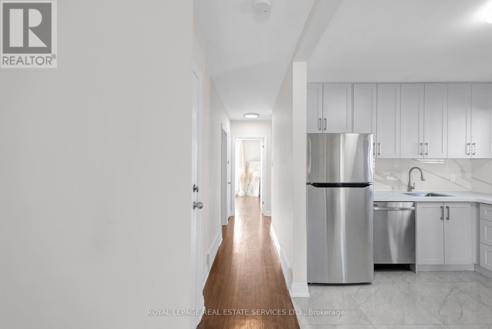 












1038 ALEXANDRA AVENUE

,
Mississauga,




Ontario
L5E1Z8

