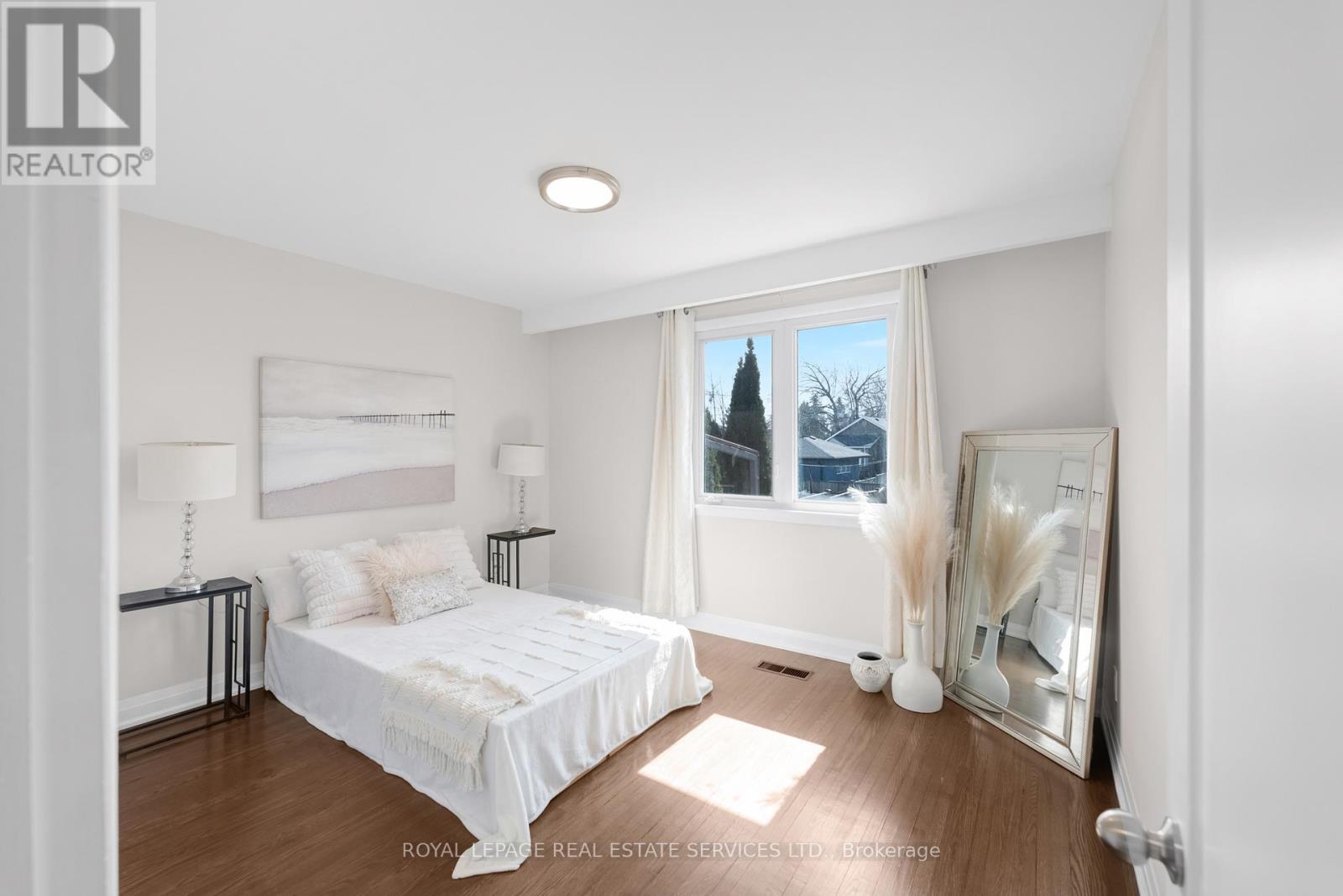 












1038 ALEXANDRA AVENUE

,
Mississauga,




Ontario
L5E1Z8

