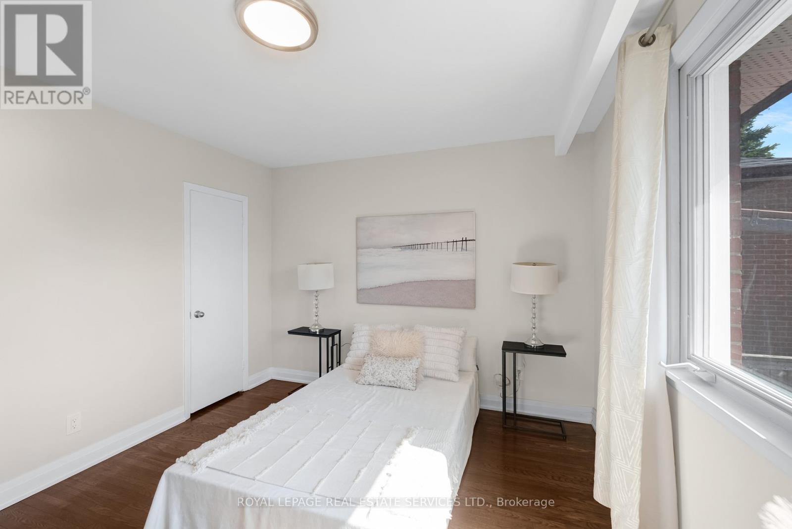 












1038 ALEXANDRA AVENUE

,
Mississauga,




Ontario
L5E1Z8

