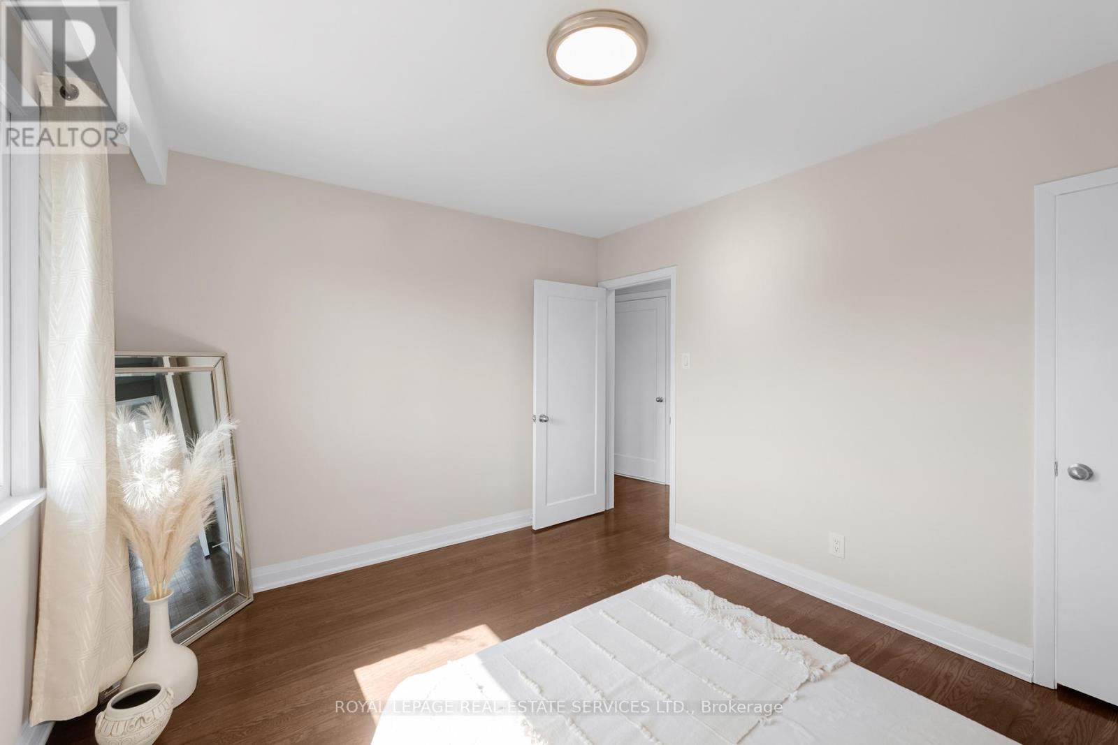 












1038 ALEXANDRA AVENUE

,
Mississauga,




Ontario
L5E1Z8

