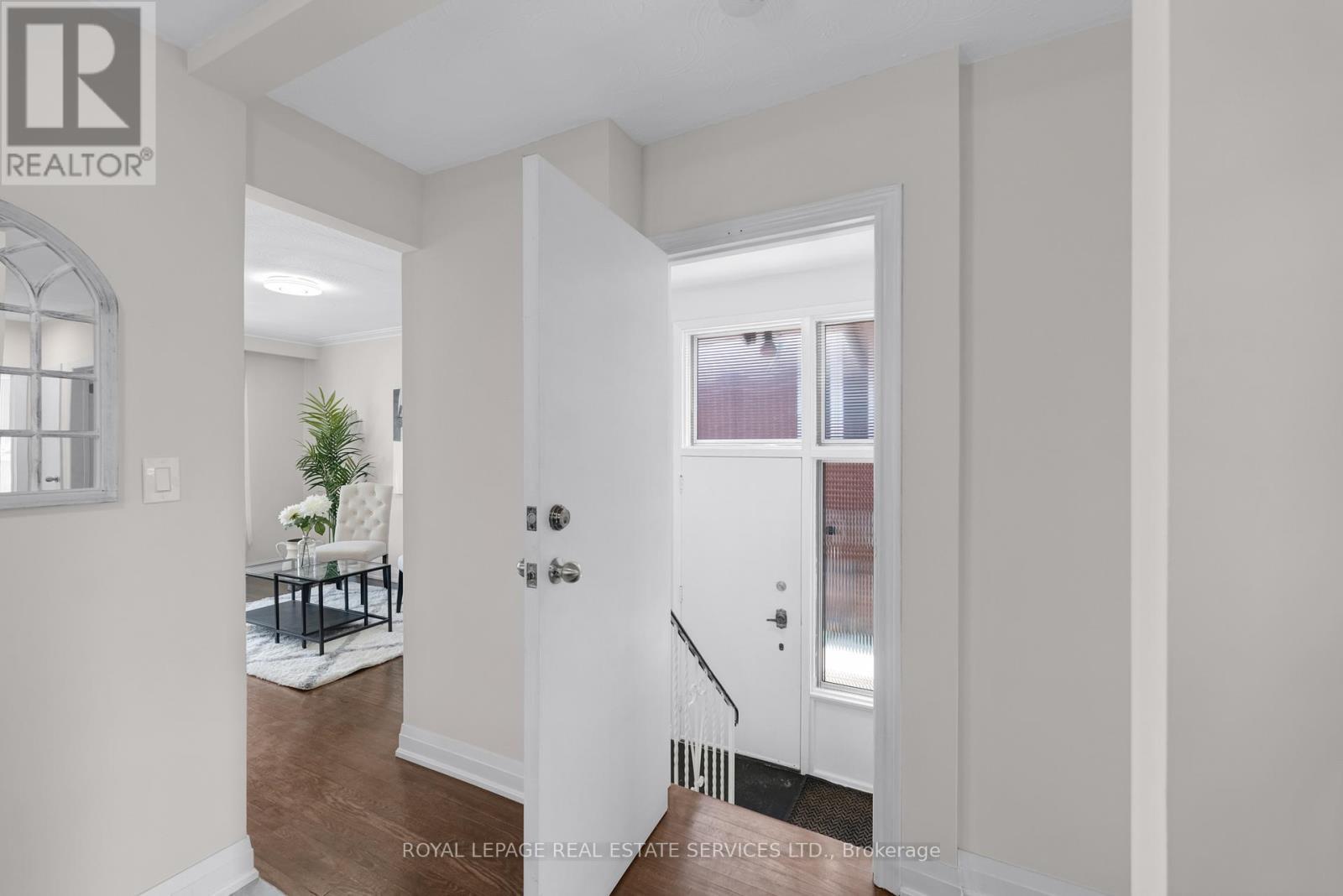 












1038 ALEXANDRA AVENUE

,
Mississauga,




Ontario
L5E1Z8

