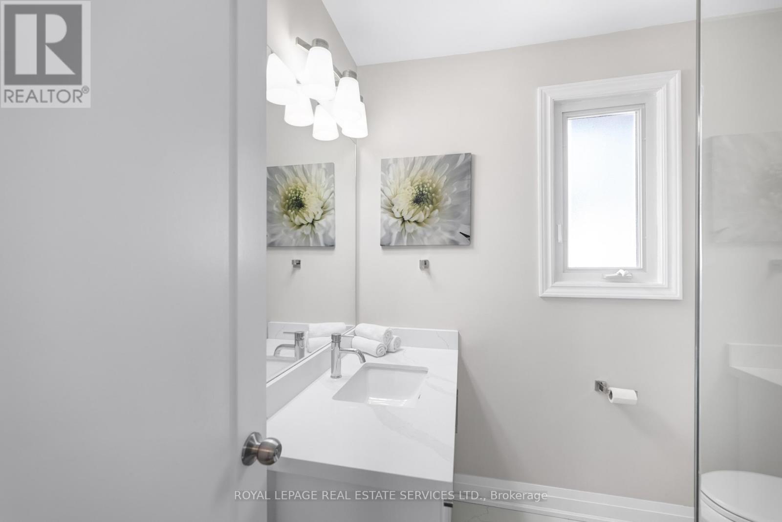 












1038 ALEXANDRA AVENUE

,
Mississauga,




Ontario
L5E1Z8

