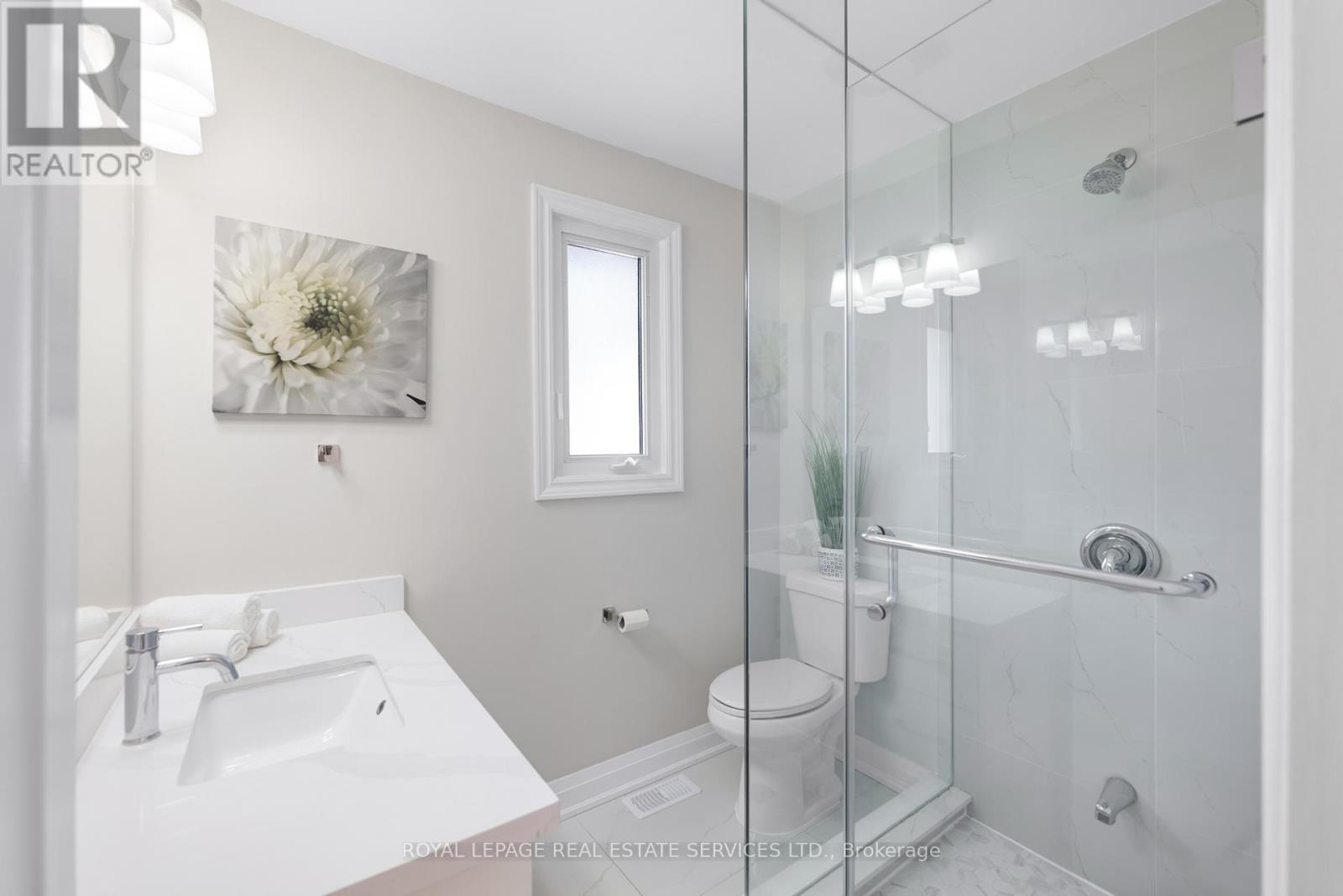 












1038 ALEXANDRA AVENUE

,
Mississauga,




Ontario
L5E1Z8

