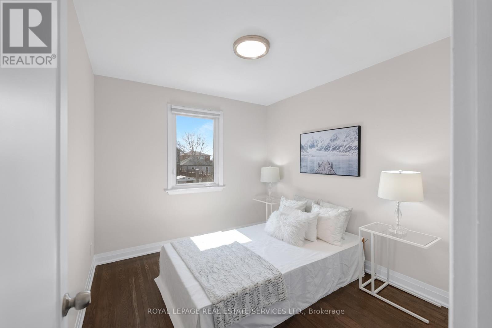 












1038 ALEXANDRA AVENUE

,
Mississauga,




Ontario
L5E1Z8

