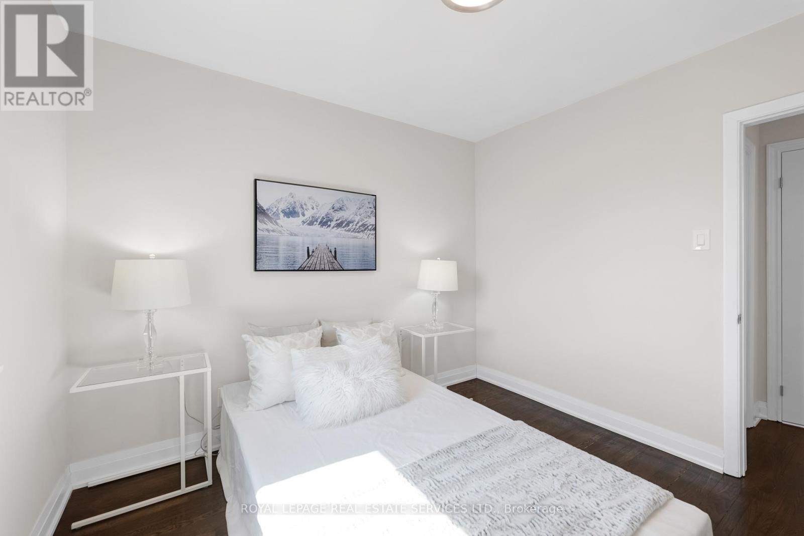












1038 ALEXANDRA AVENUE

,
Mississauga,




Ontario
L5E1Z8

