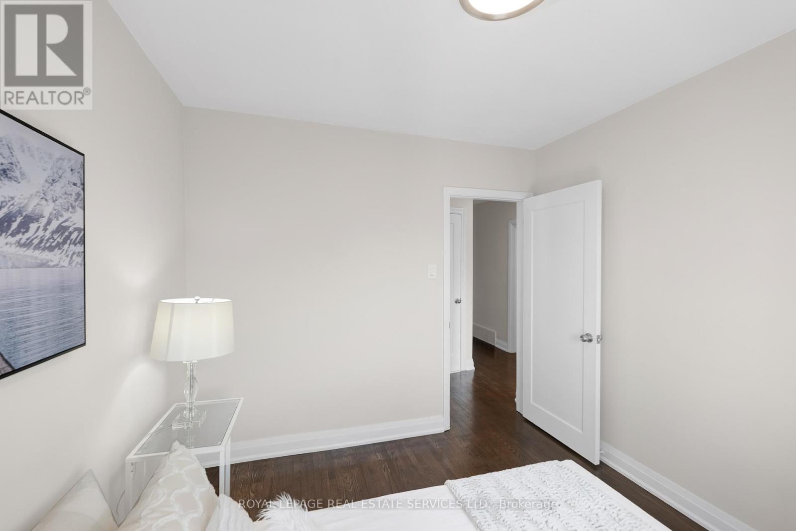 












1038 ALEXANDRA AVENUE

,
Mississauga,




Ontario
L5E1Z8

