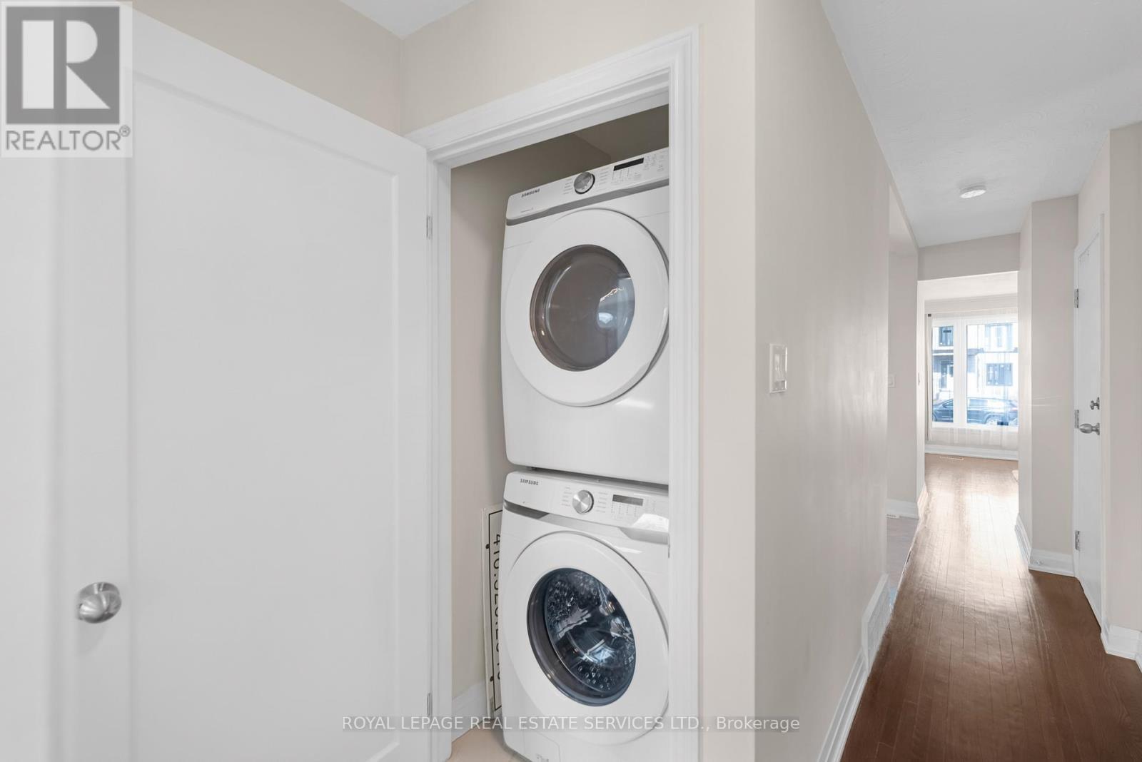 












1038 ALEXANDRA AVENUE

,
Mississauga,




Ontario
L5E1Z8

