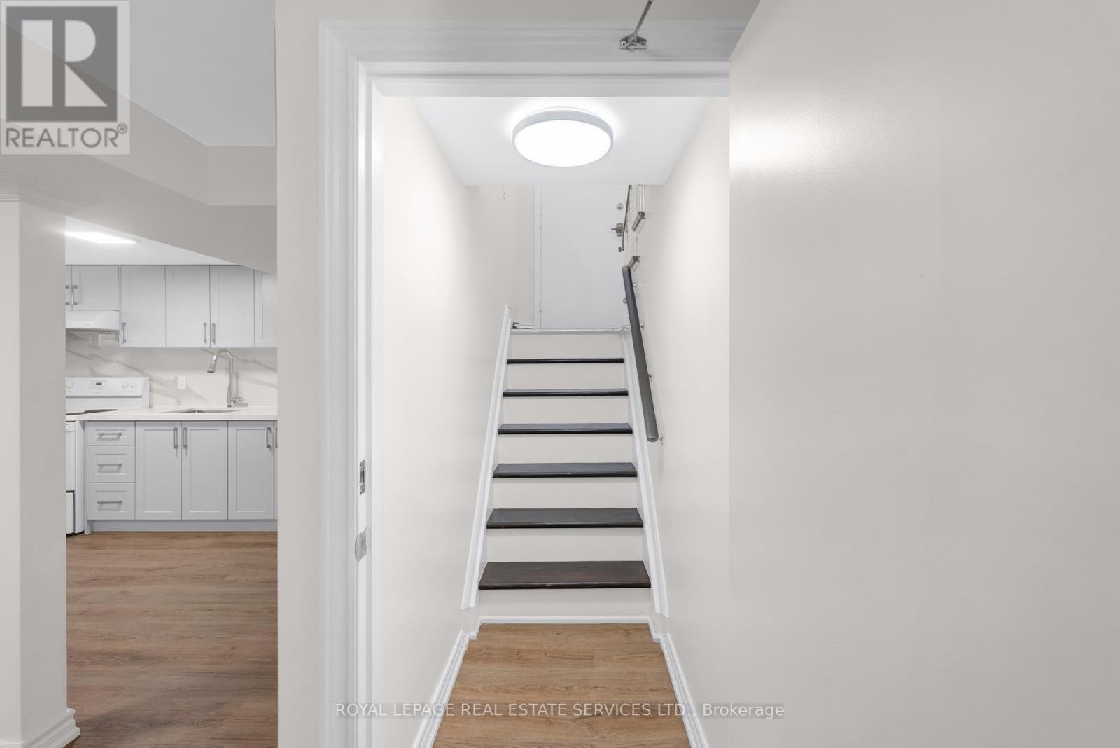 












1038 ALEXANDRA AVENUE

,
Mississauga,




Ontario
L5E1Z8

