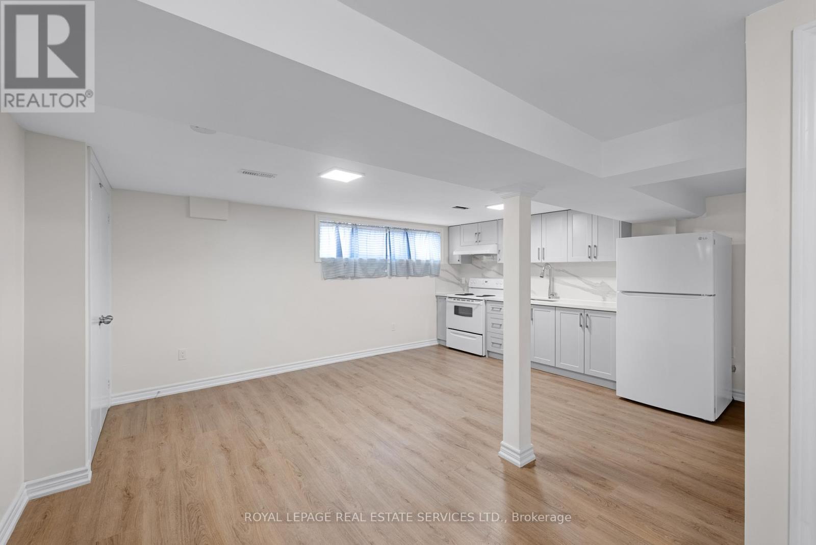 












1038 ALEXANDRA AVENUE

,
Mississauga,




Ontario
L5E1Z8

