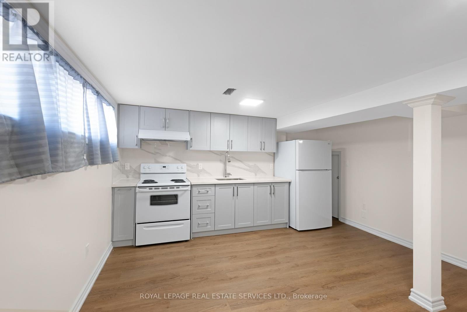












1038 ALEXANDRA AVENUE

,
Mississauga,




Ontario
L5E1Z8

