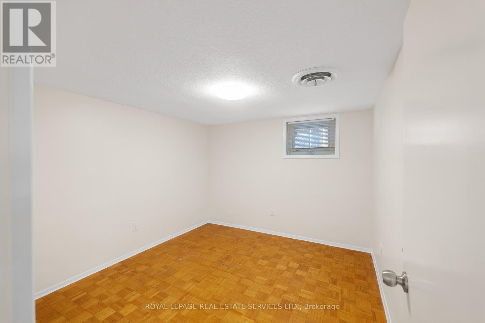 












1038 ALEXANDRA AVENUE

,
Mississauga,




Ontario
L5E1Z8

