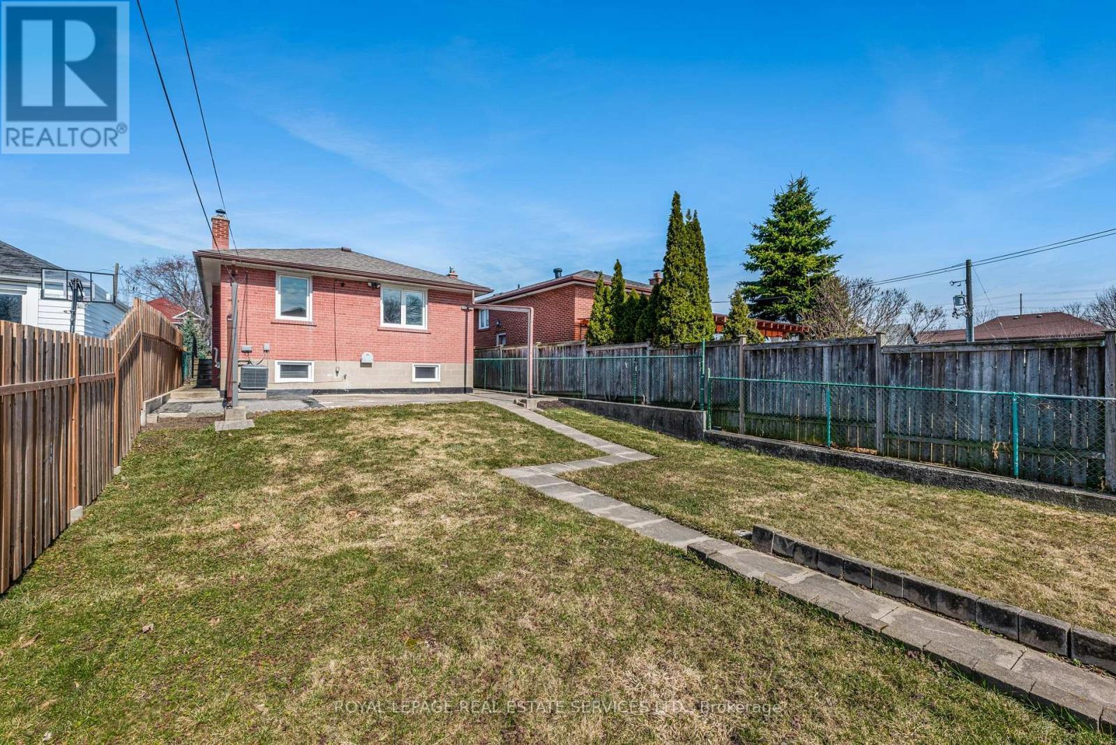 












1038 ALEXANDRA AVENUE

,
Mississauga,




Ontario
L5E1Z8

