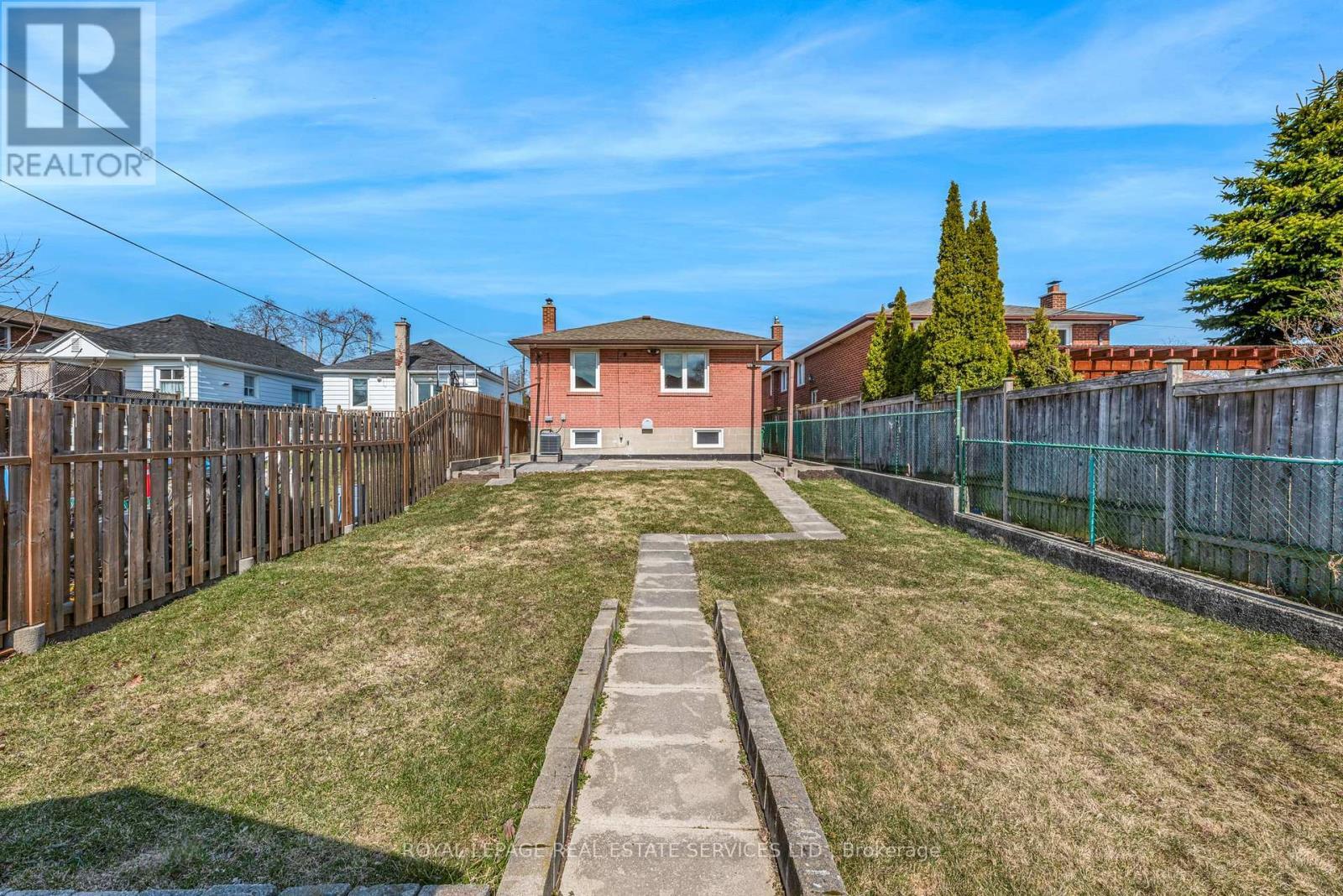 












1038 ALEXANDRA AVENUE

,
Mississauga,




Ontario
L5E1Z8

