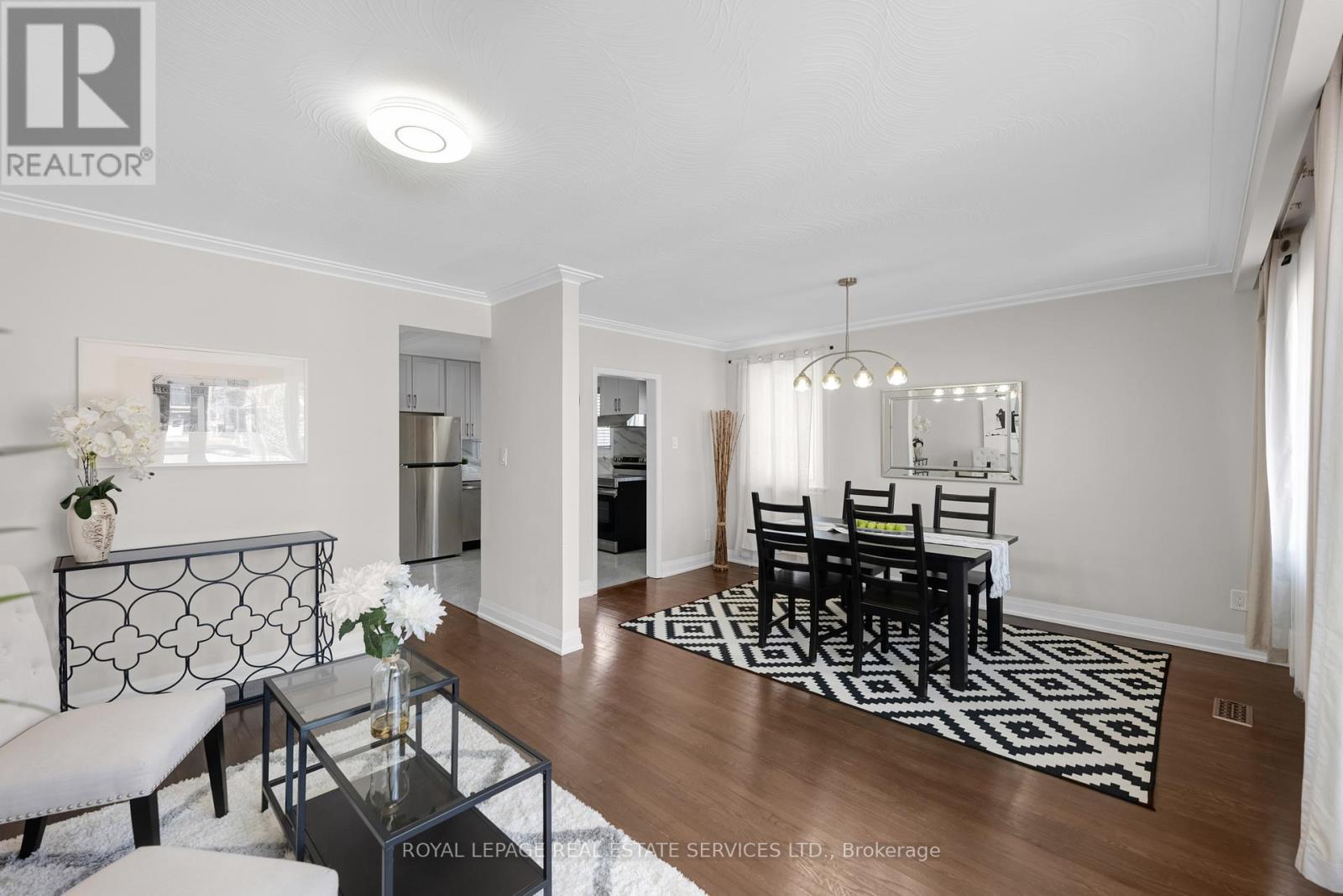 












1038 ALEXANDRA AVENUE

,
Mississauga,




Ontario
L5E1Z8

