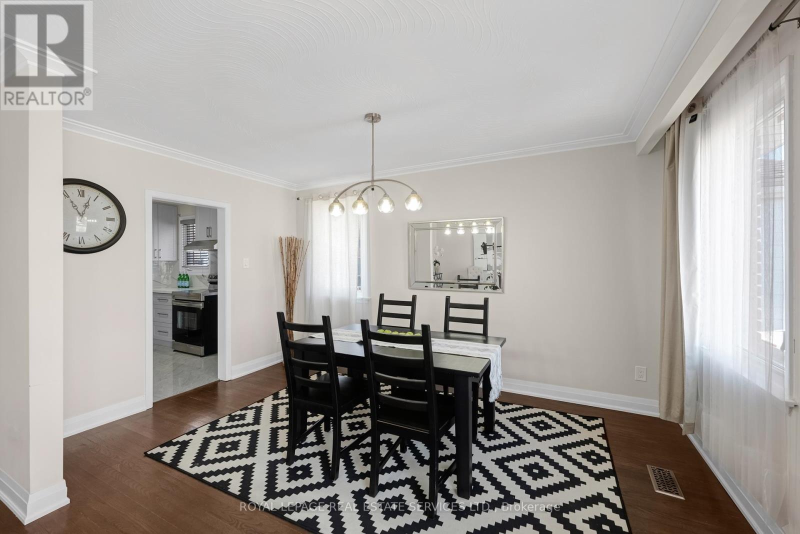 












1038 ALEXANDRA AVENUE

,
Mississauga,




Ontario
L5E1Z8

