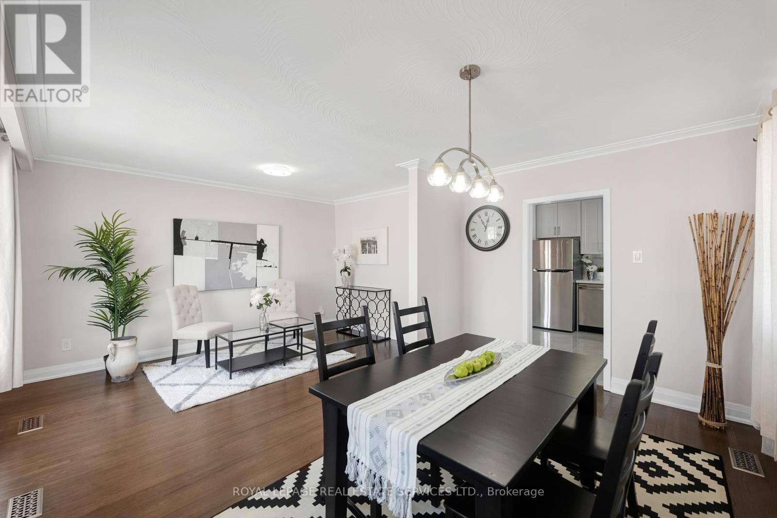 












1038 ALEXANDRA AVENUE

,
Mississauga,




Ontario
L5E1Z8

