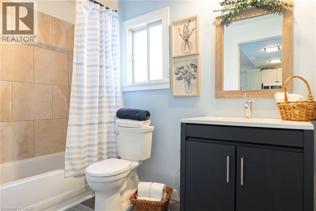 












717 KNOX Avenue

,
Hamilton,




Ontario
L8H6K7

