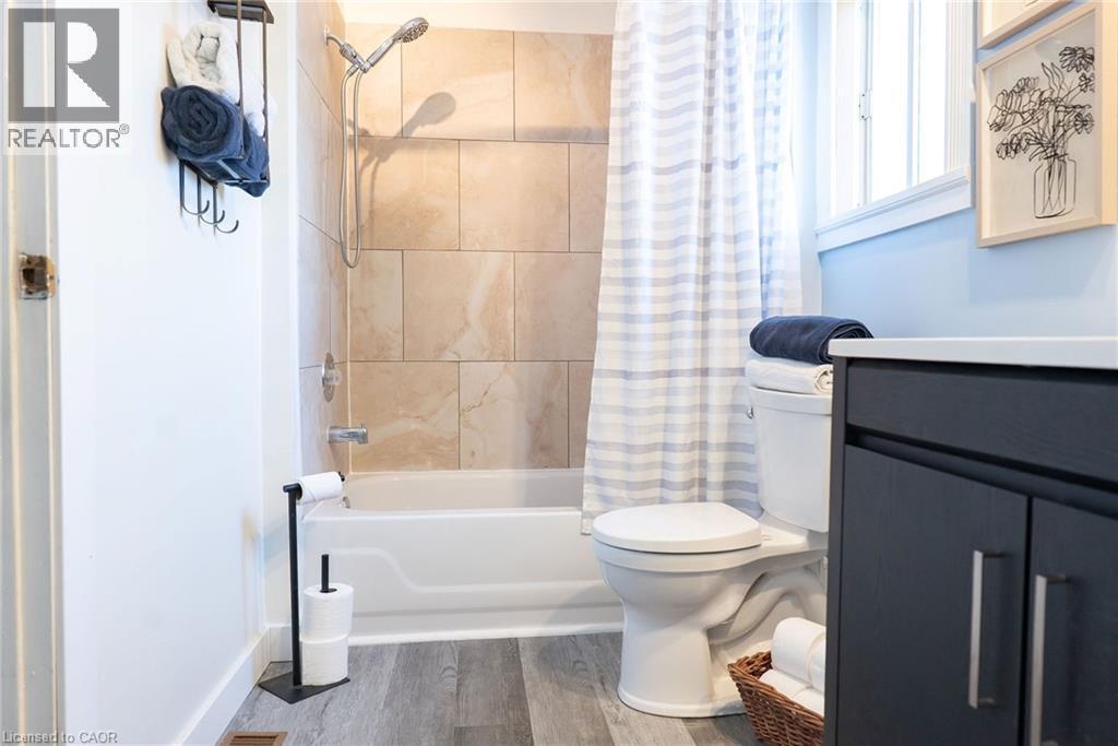 












717 KNOX Avenue

,
Hamilton,




Ontario
L8H6K7

