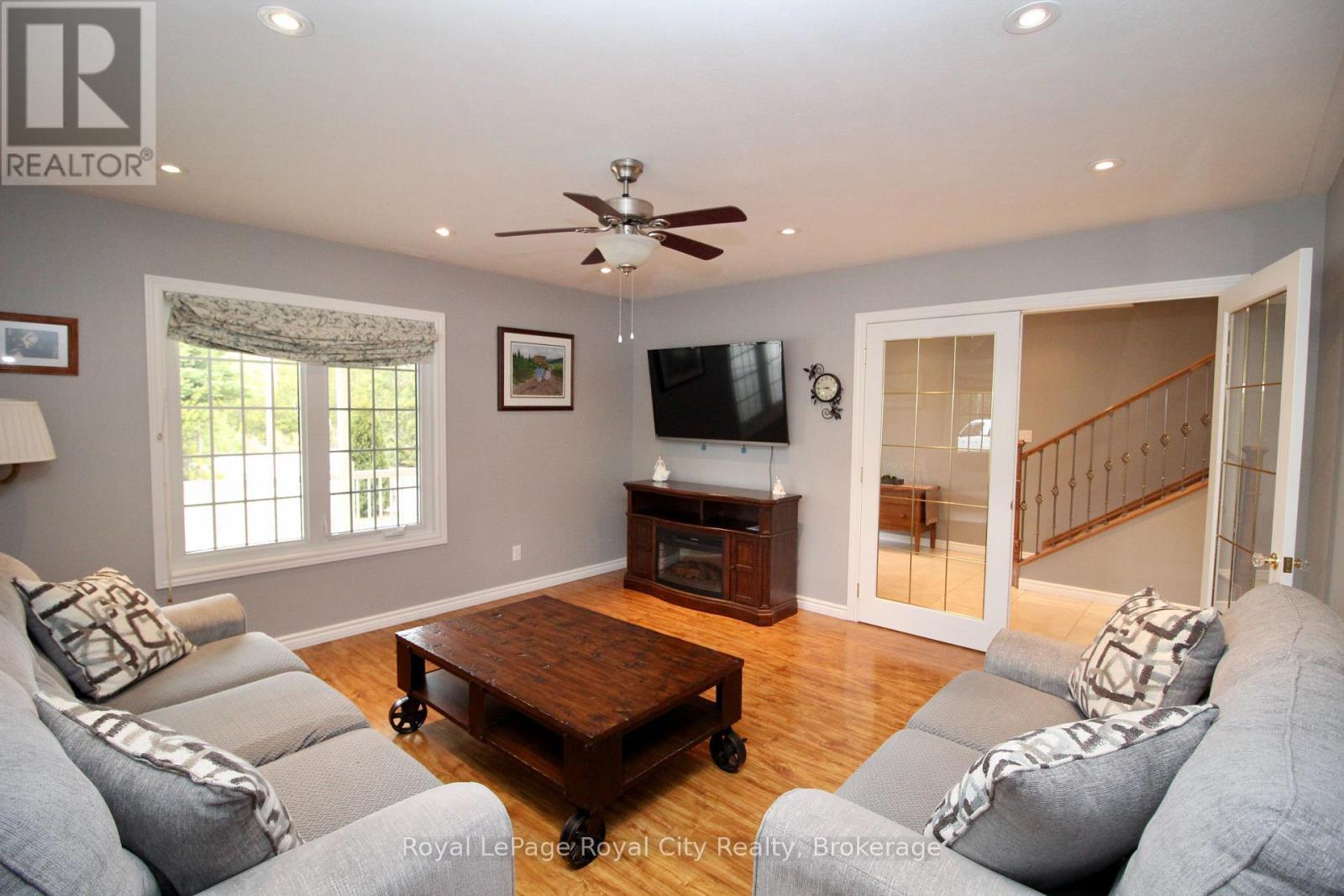 












13 ELGIN STREET

,
Northern Bruce Peninsula,




Ontario
N0H2R0

