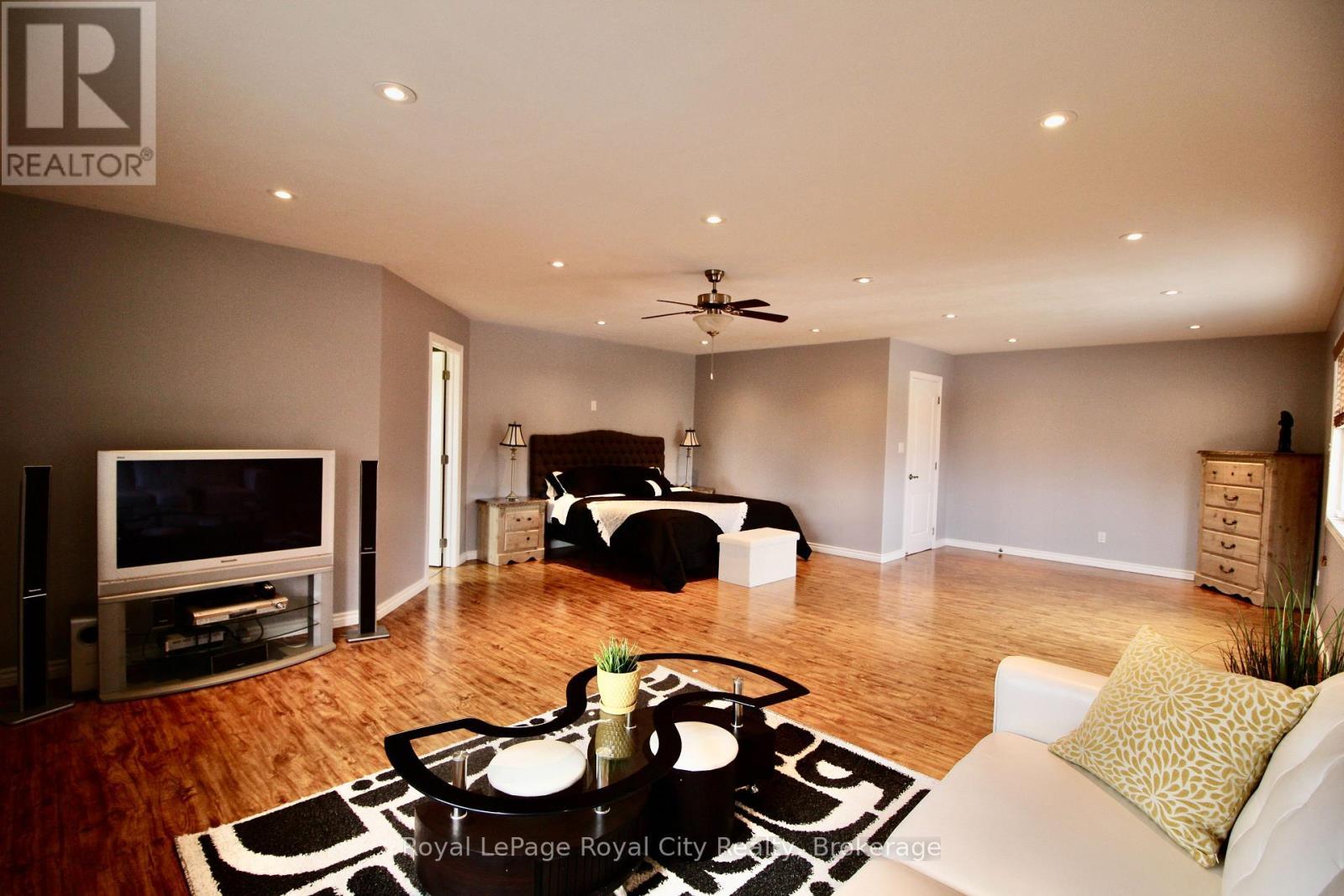 












13 ELGIN STREET

,
Northern Bruce Peninsula,




Ontario
N0H2R0

