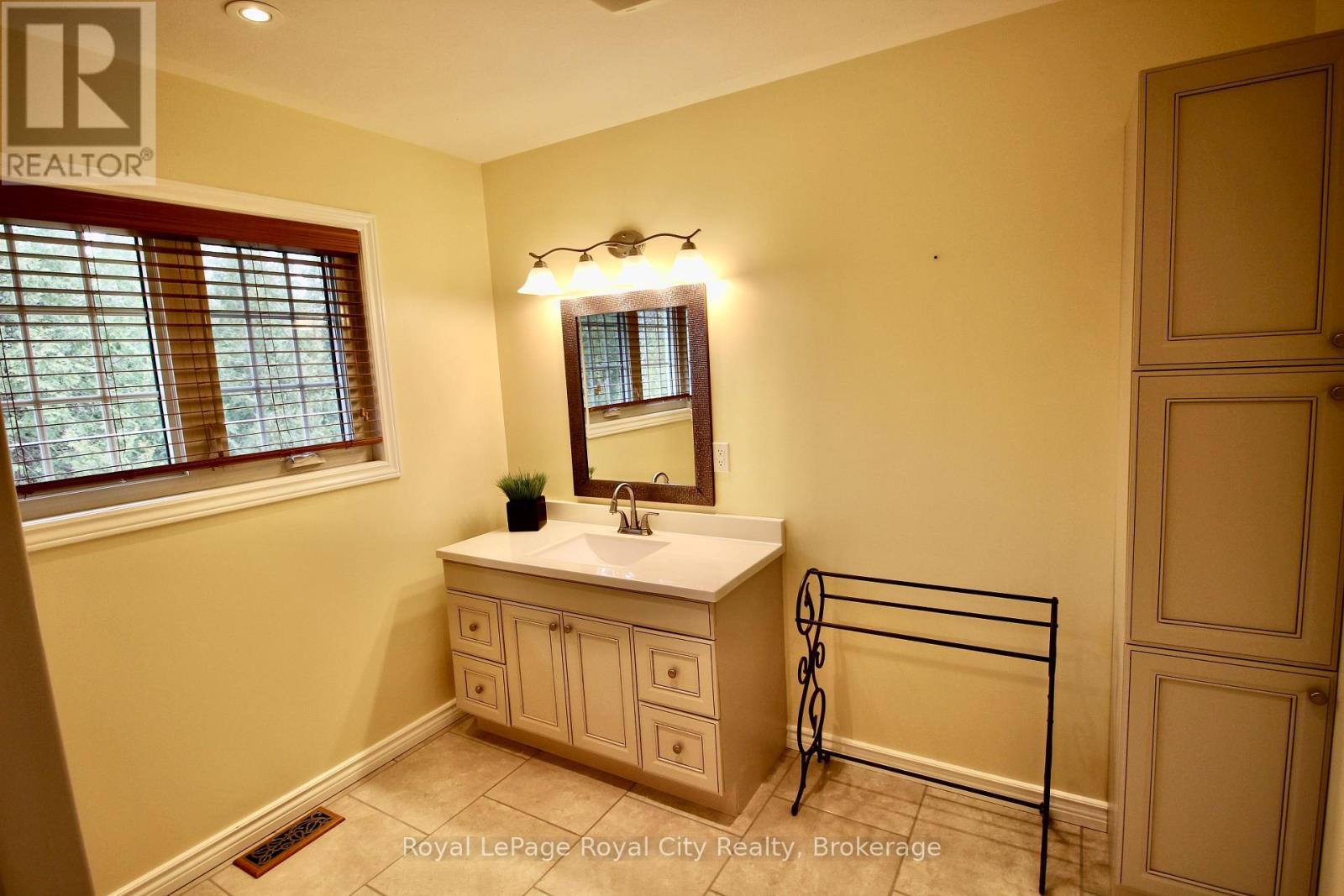 












13 ELGIN STREET

,
Northern Bruce Peninsula,




Ontario
N0H2R0

