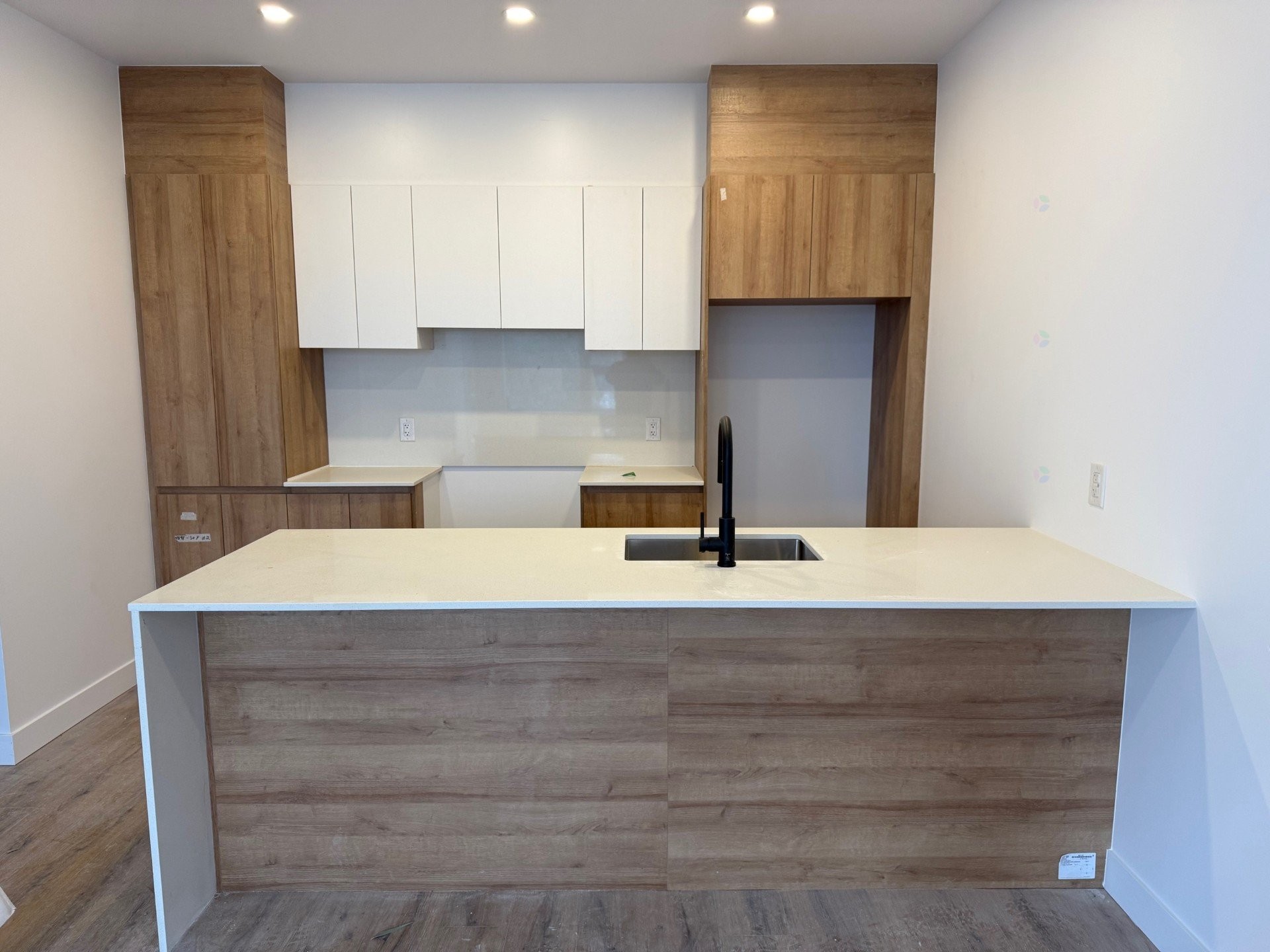 









207


Rue Guy

, 2,
Beauharnois,




QC
J6N1N3

