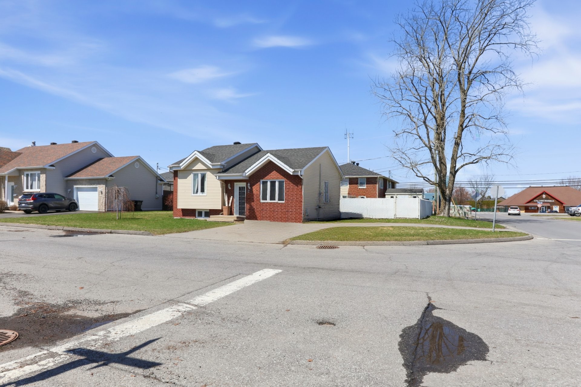 









2


Rue des Jacinthes

,
Salaberry-de-Valleyfield,




QC
J6S6V2

